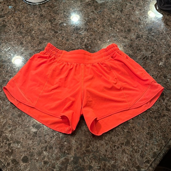 Lululemon Hotty Hot Low-Rise Lined Short 4” Size 6 - Picture 1 of 4